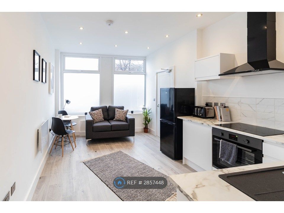 Property photo 1 of 10 Kitchen / Living Area