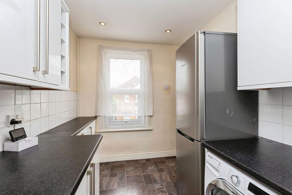 Additional image 4 of 2 bed flat for saleMarkham Road, Bournemouth BH9