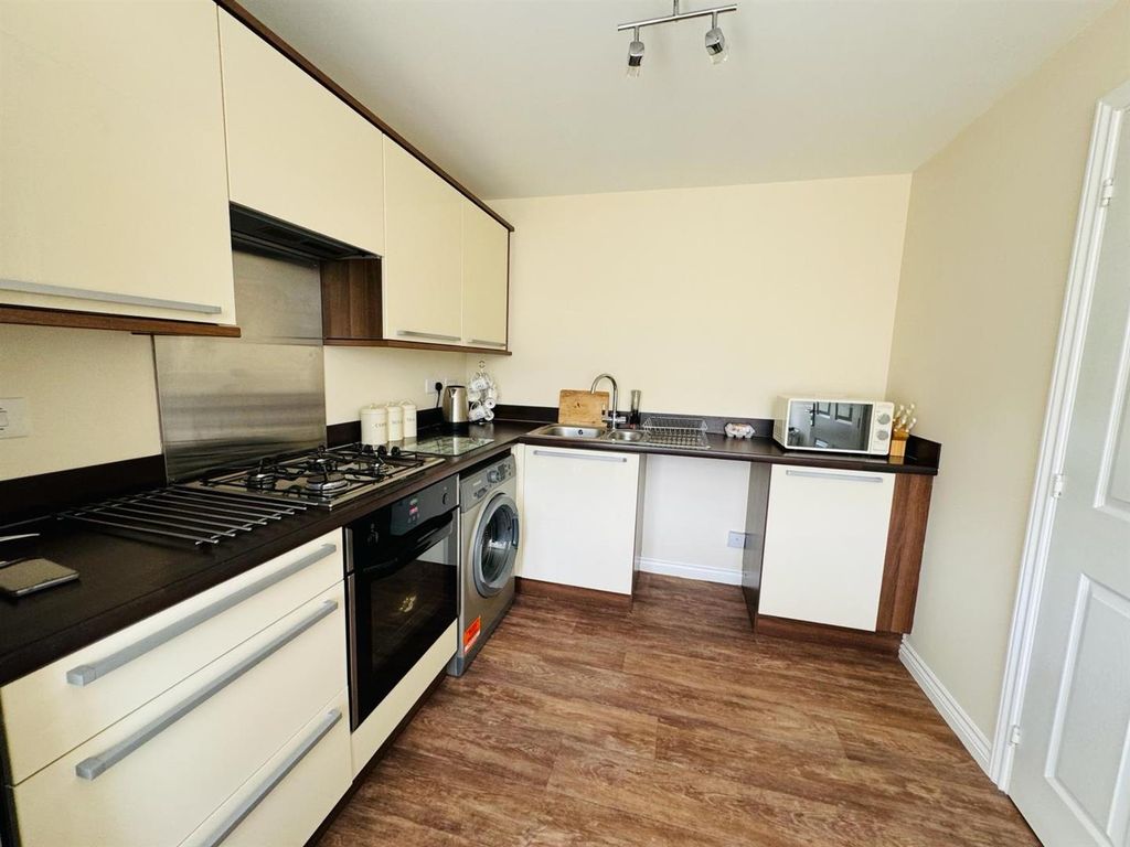 Property photo 3 of 10 Kitchen Diner