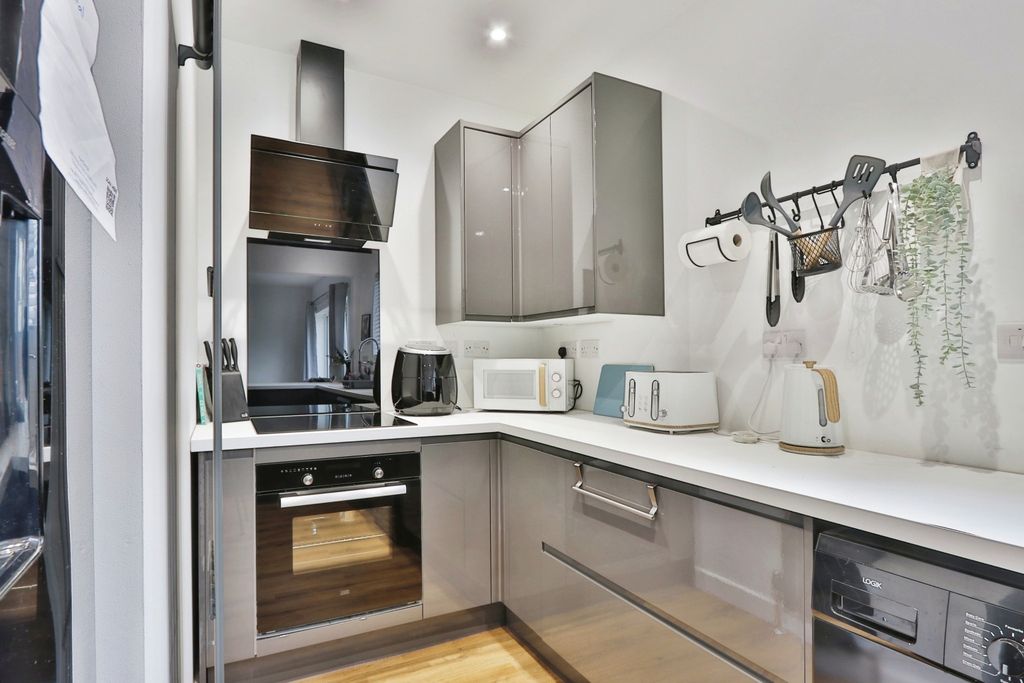 Property photo 2 of 16 3059664