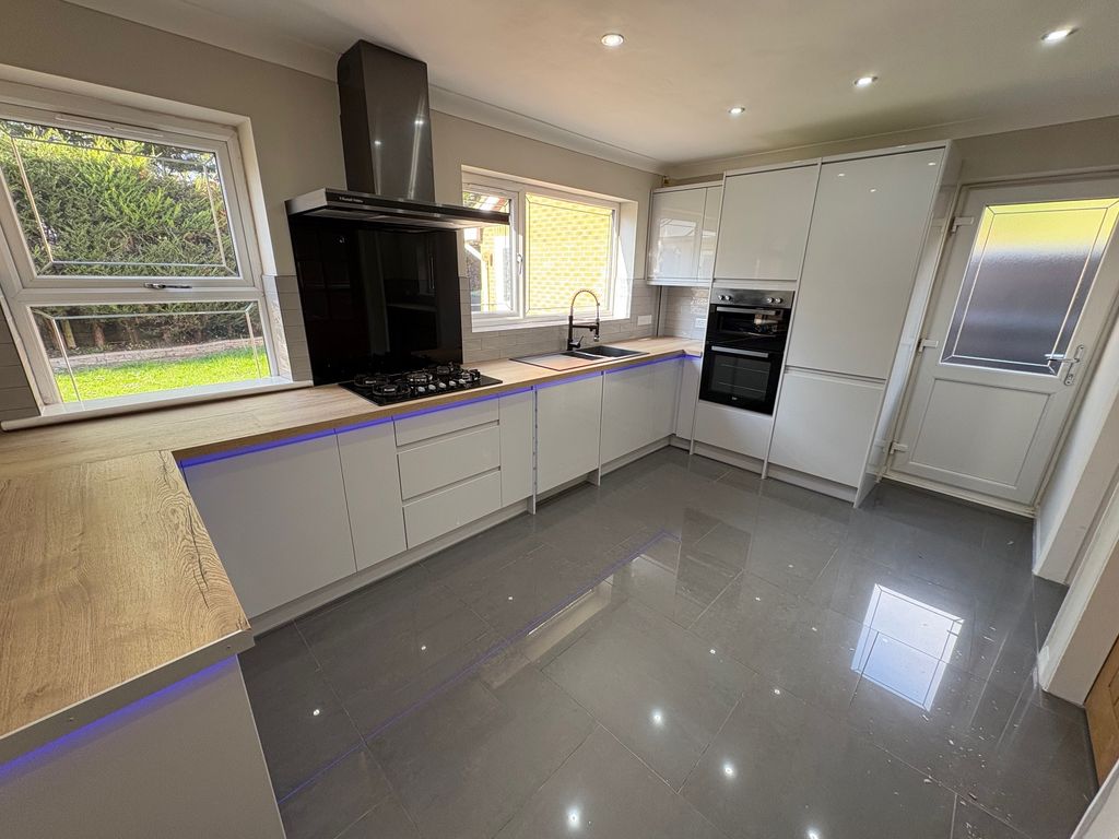 Property photo 3 of 24 Image