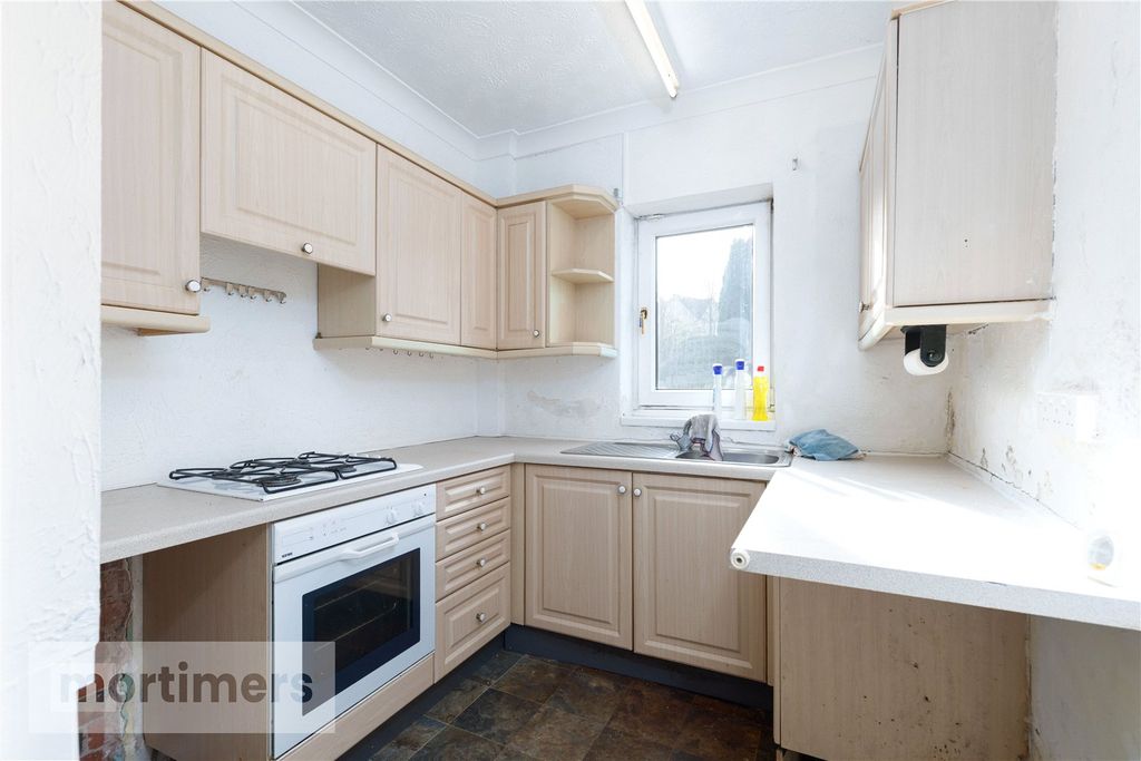 Property photo 2 of 21 Kitchen