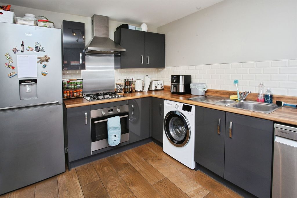 Property photo 3 of 17