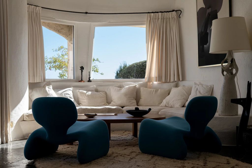 Property photo 2 of 28