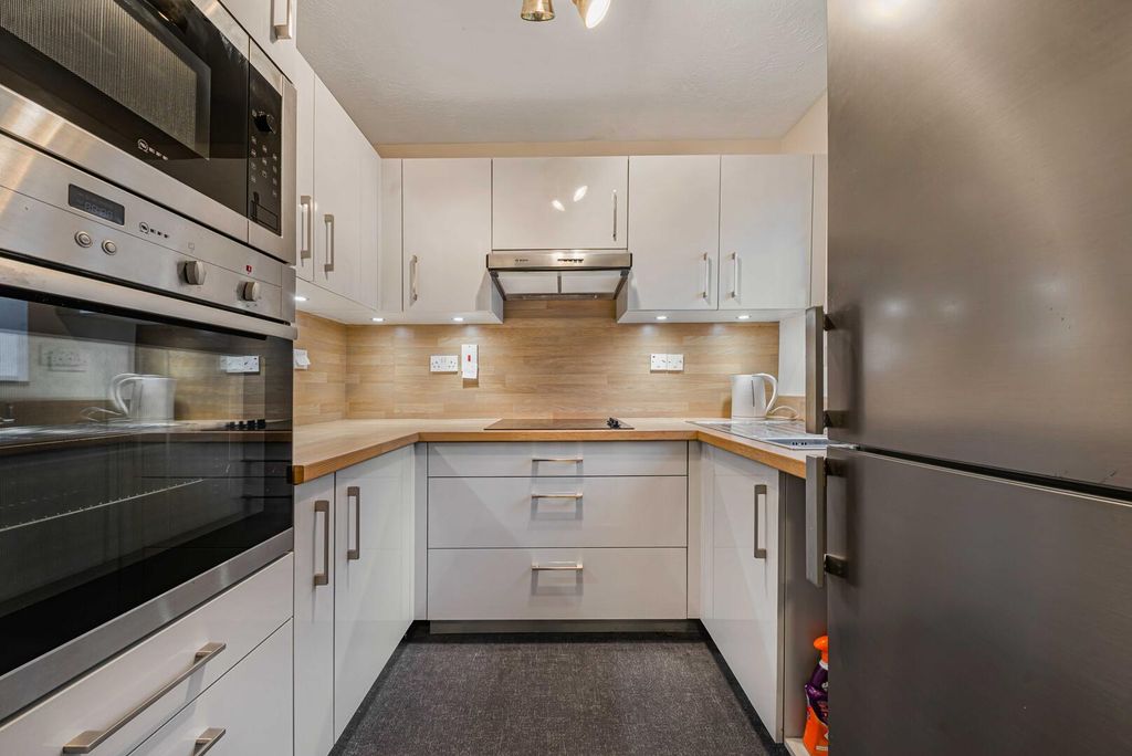 Property photo 2 of 9 Kitchen