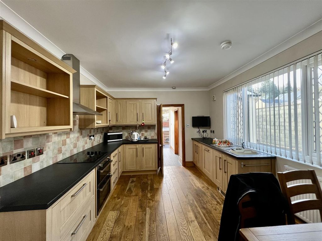 Property photo 3 of 22 Kitchen