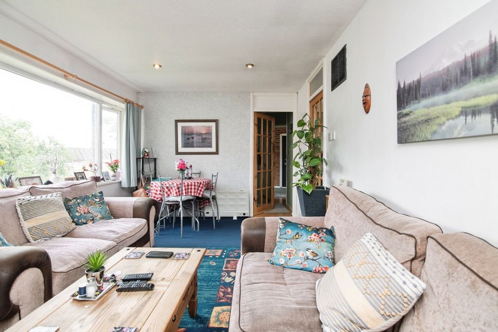 Property photo 3 of 11 Pbox-Img.Jpg