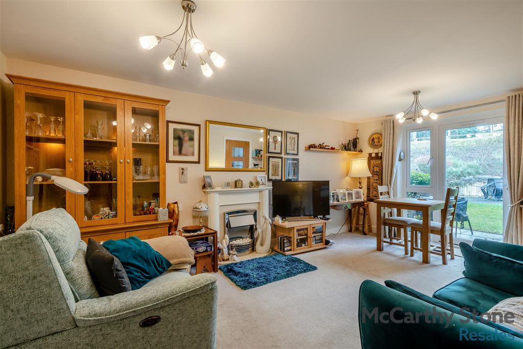Property photo 2 of 16 8639380-Interior07.Jpg