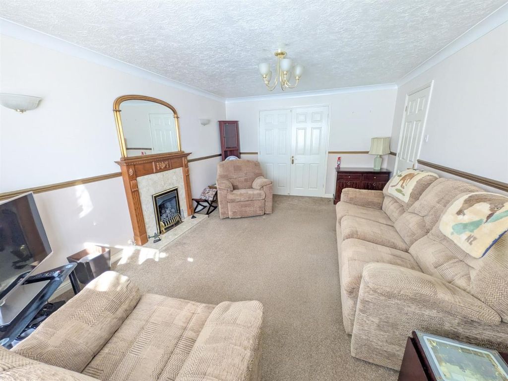 Property photo 2 of 21