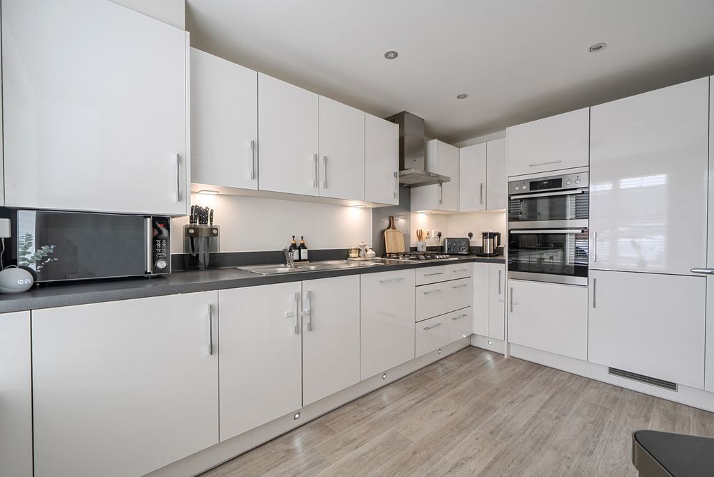 Property photo 2 of 24 1477132-10-6A2Fd2...
