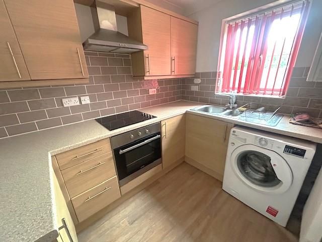 Property photo 2 of 8 Kitchen