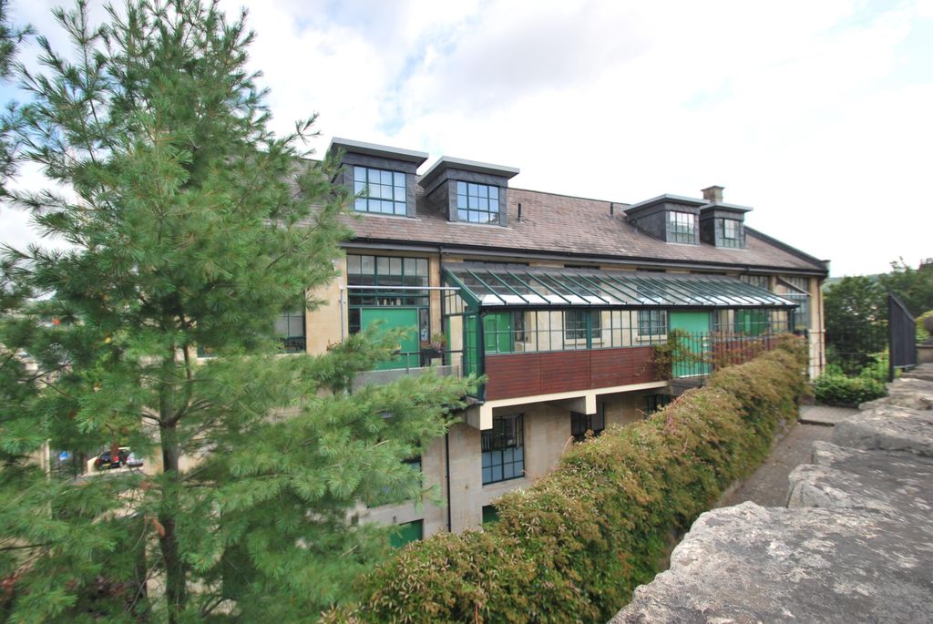 Property photo 1 of 8 Exterior