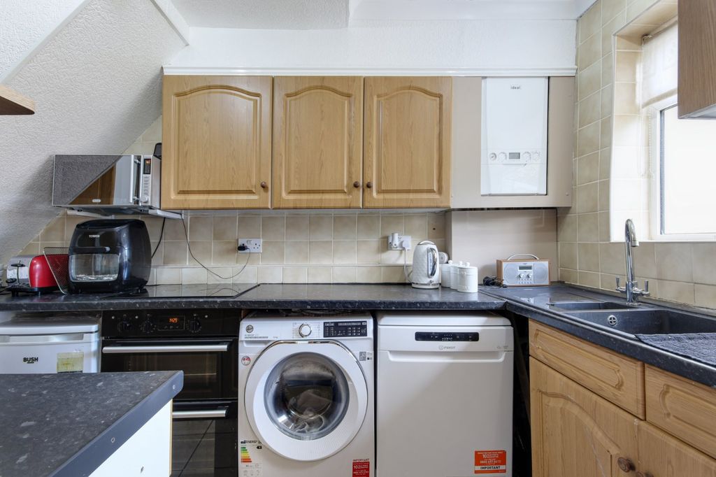 Property photo 3 of 14 Kitchen
