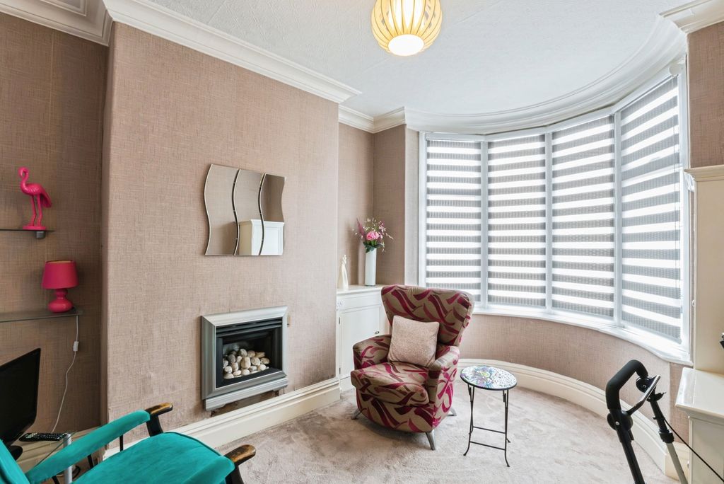 Property photo 3 of 18 Pbox-Img.Jpg