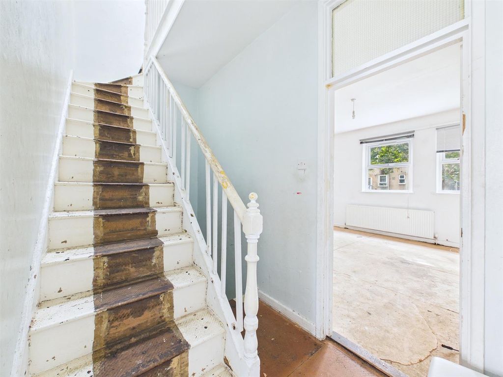 Property photo 3 of 11 Three Bedroom Period End Terrace - 6.Jpg