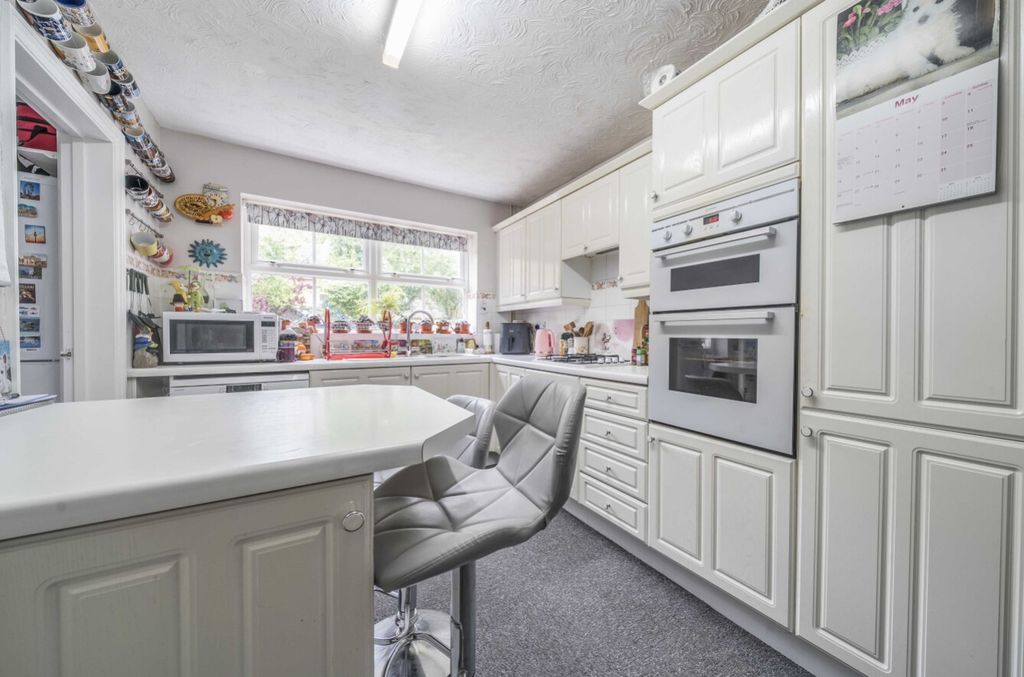 Property photo 3 of 32 1297074-12-6835d8Bbee62B