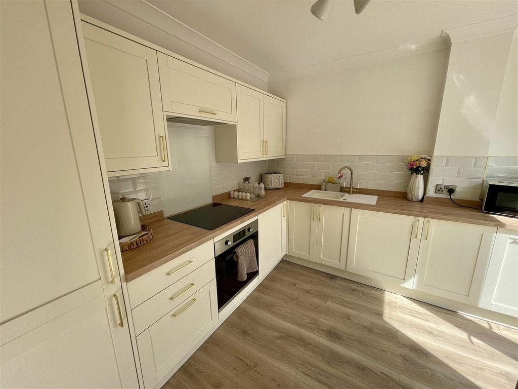 Property photo 3 of 18 Kitchen/Dining Room