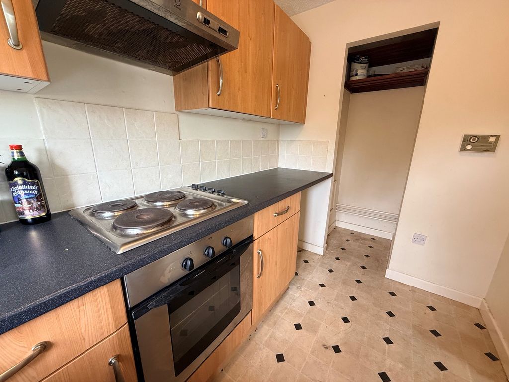Property photo 3 of 9 Kitchen