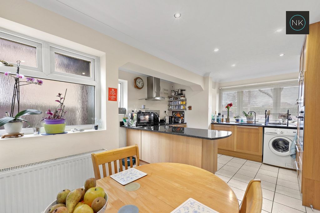 Property photo 3 of 29 4909684