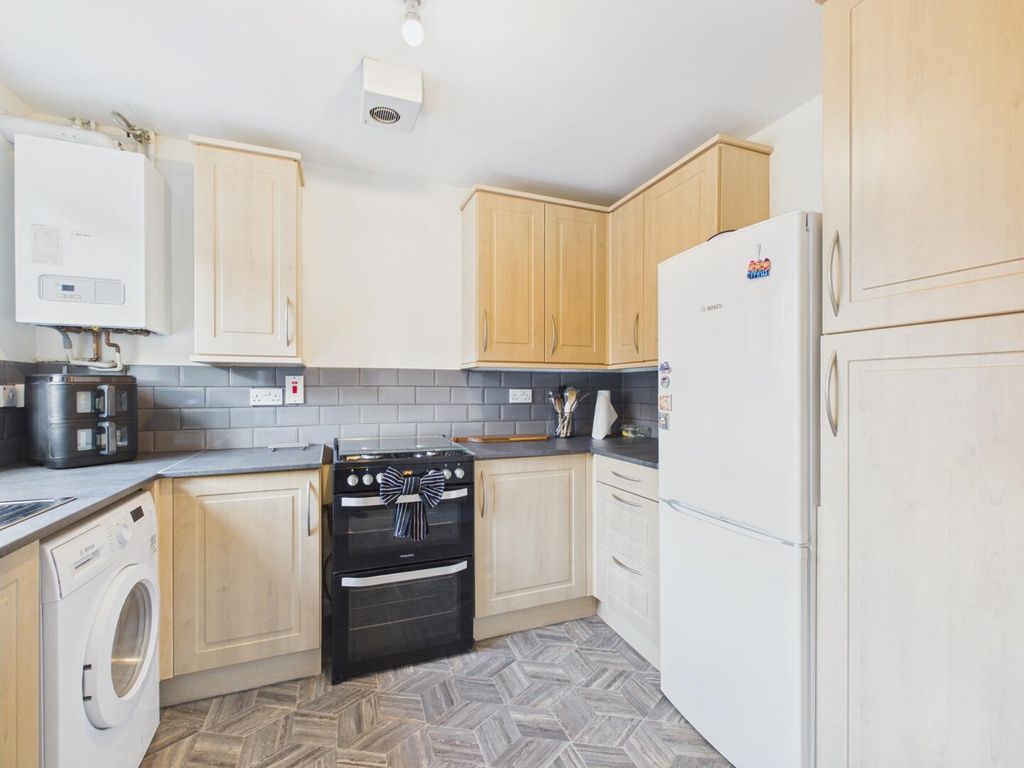 Property photo 3 of 7 Kitchen