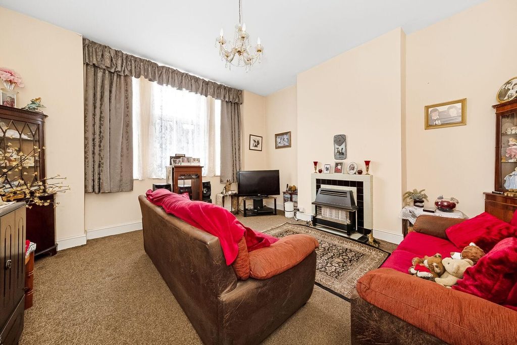 Property photo 3 of 9