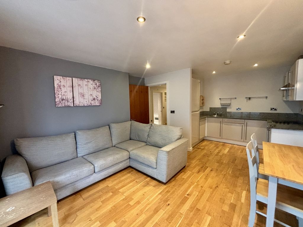 Property photo 1 of 15 Image00003