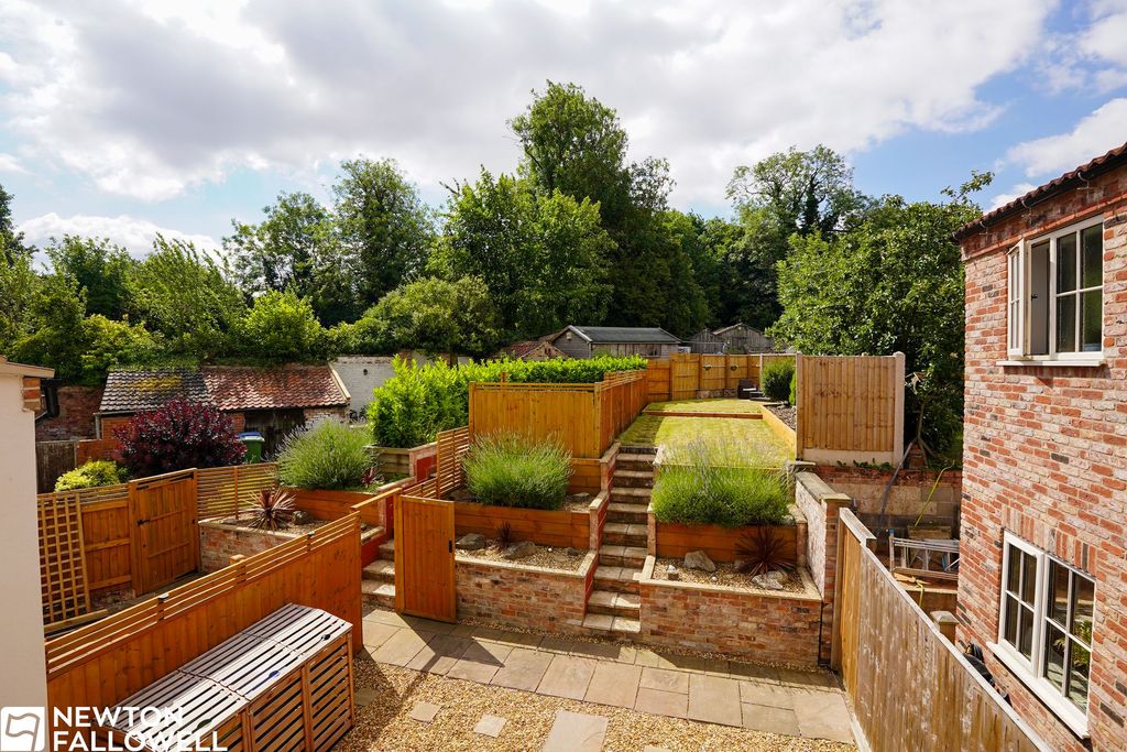 Property photo 2 of 25