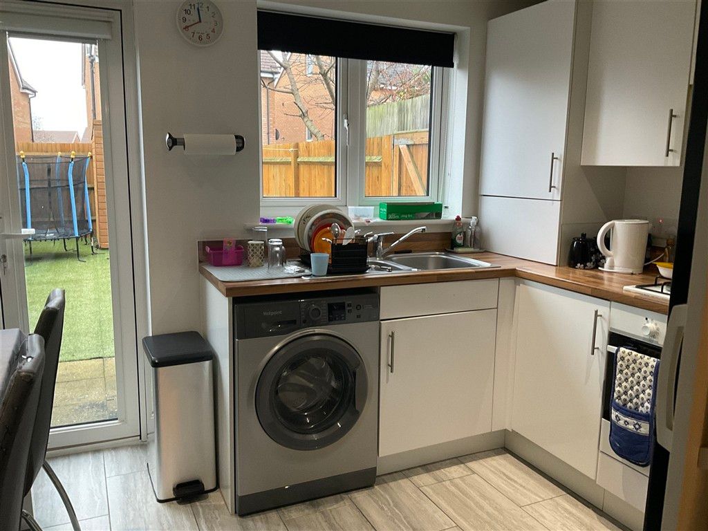 Property photo 2 of 11 Kitchen