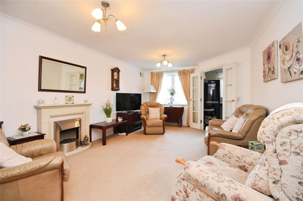 Property photo 2 of 14 Lounge