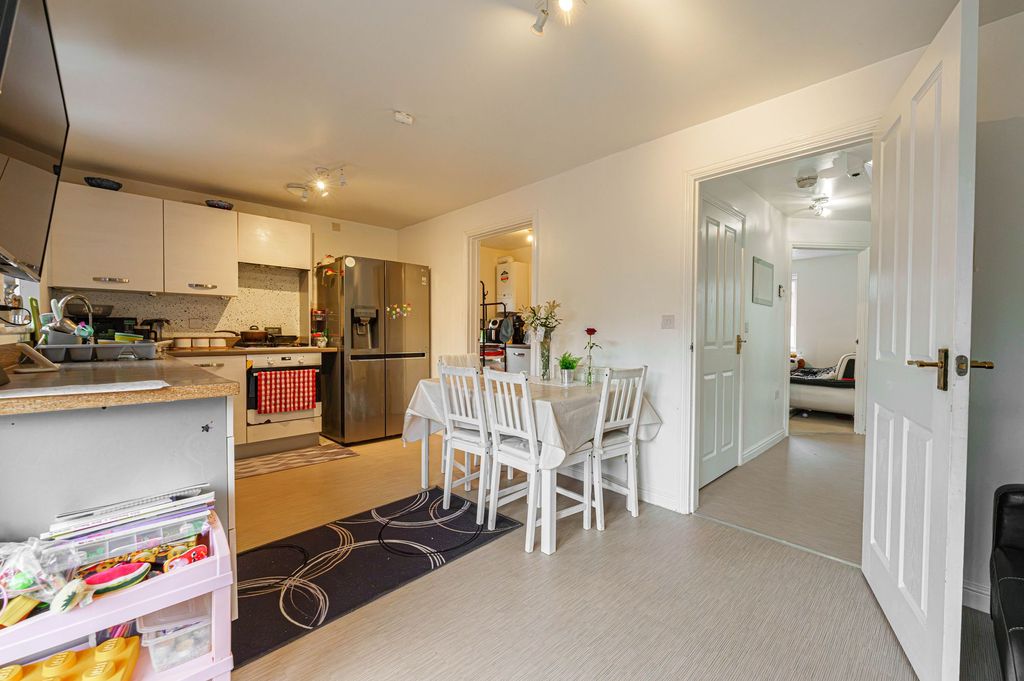 Property photo 3 of 34