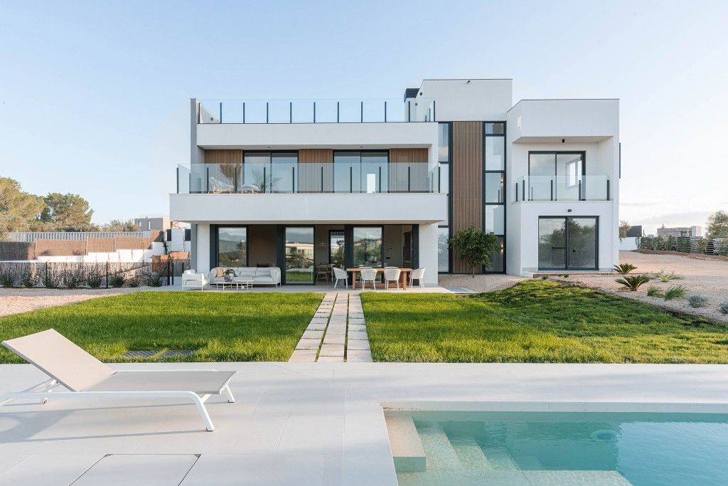 Property photo 1 of 16 Facade (2)