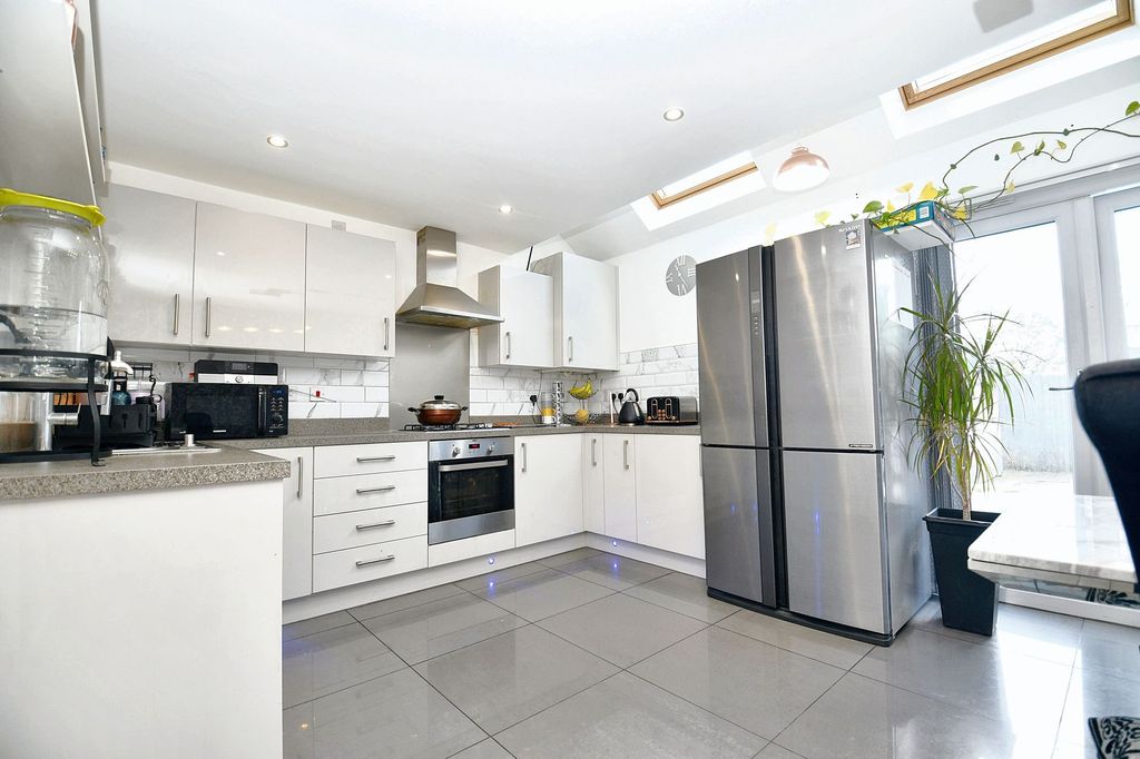 Property photo 2 of 23