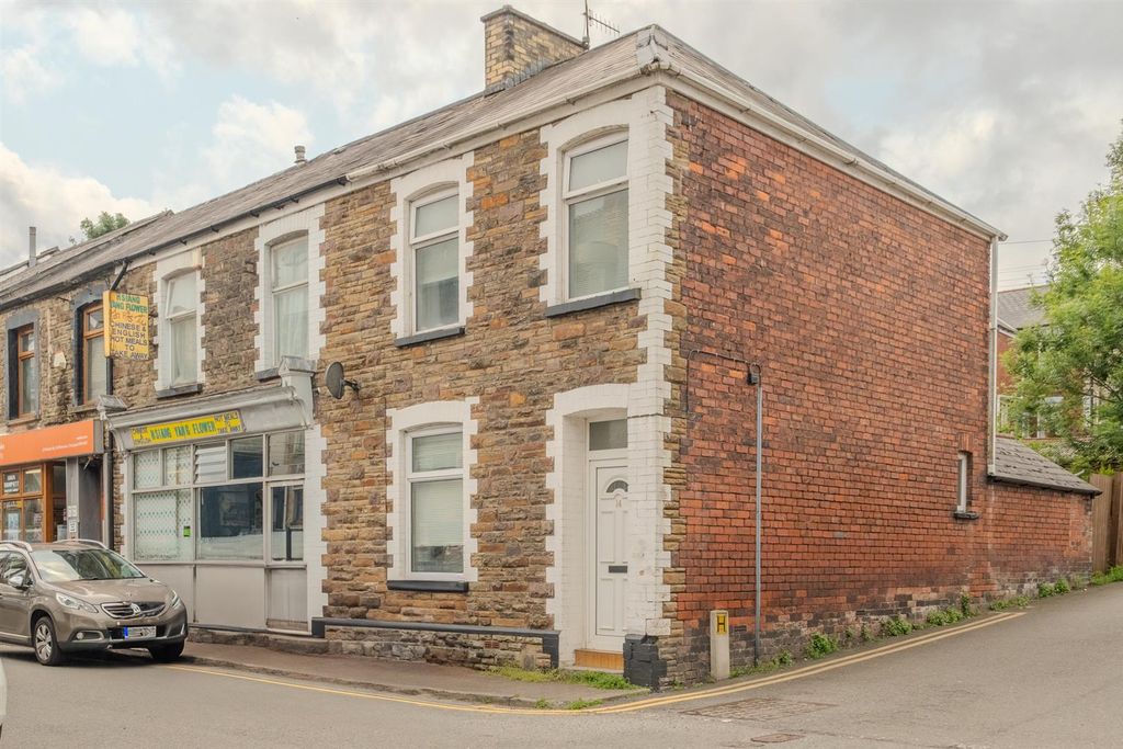 Property photo 2 of 18 14 Windsor Road-18.Jpg