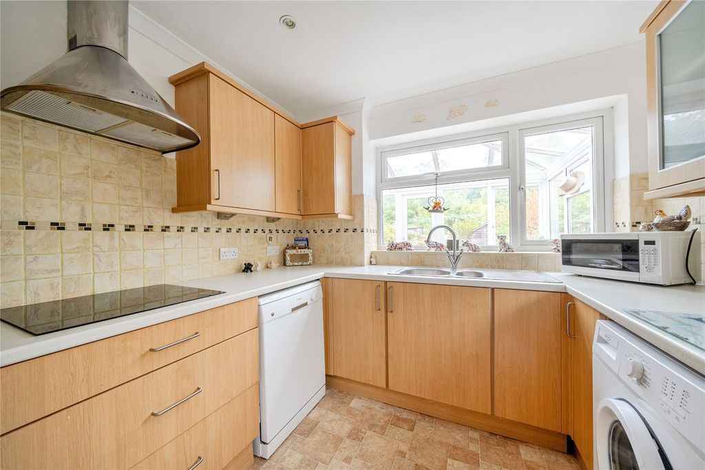 Property photo 2 of 17 Picture No. 16