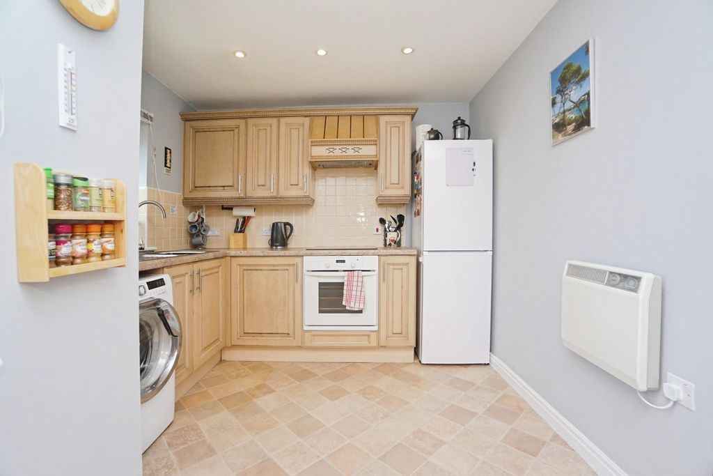 Property photo 2 of 27 Kitchen Diner