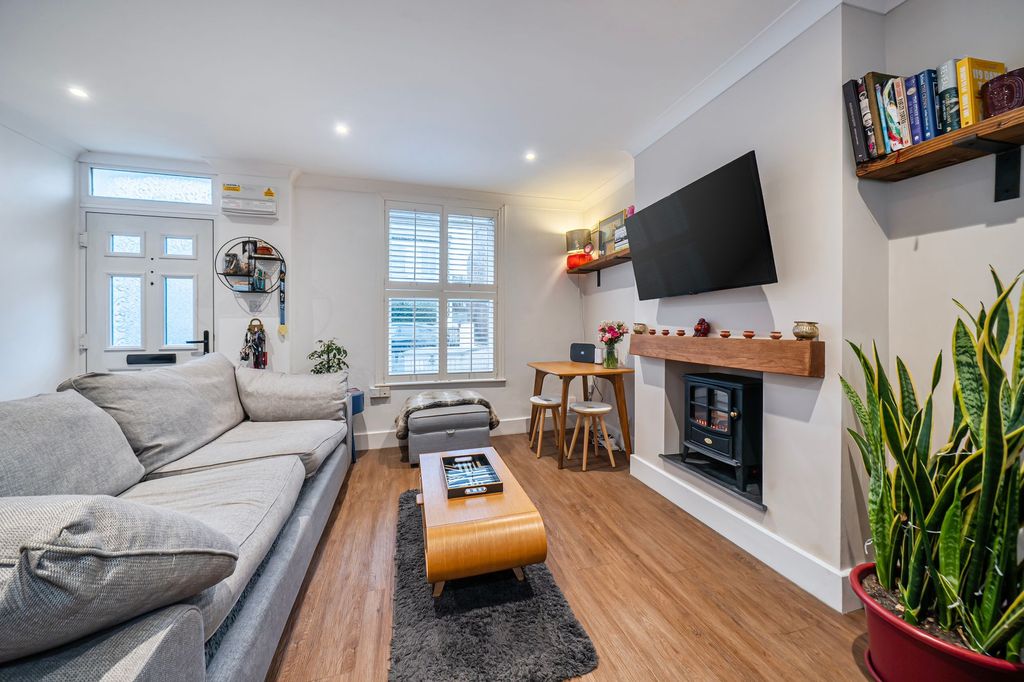 Property photo 2 of 11