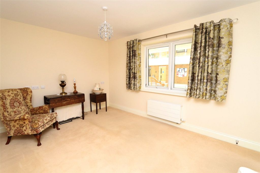 Property photo 3 of 10 Double Bedroom