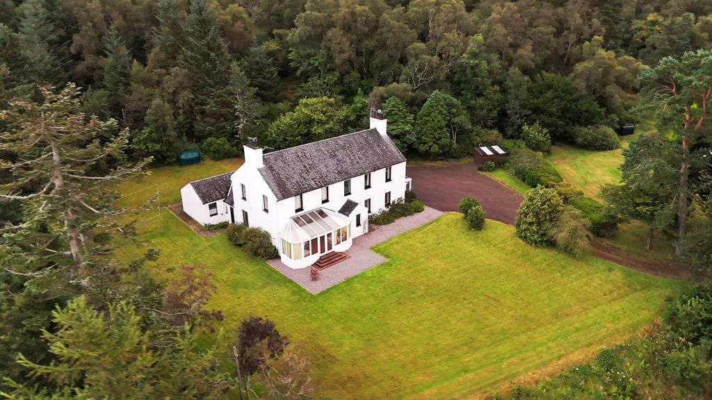 Property photo 1 of 52