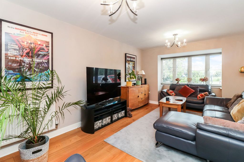 Property photo 2 of 25