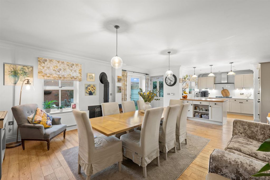 Property photo 2 of 38 1 Whipling Close-09.Jpg