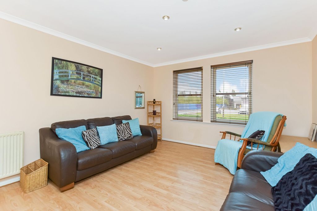 Property photo 2 of 11