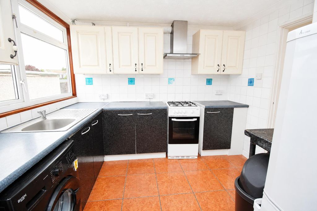 Property photo 2 of 13 Kitchen.Png