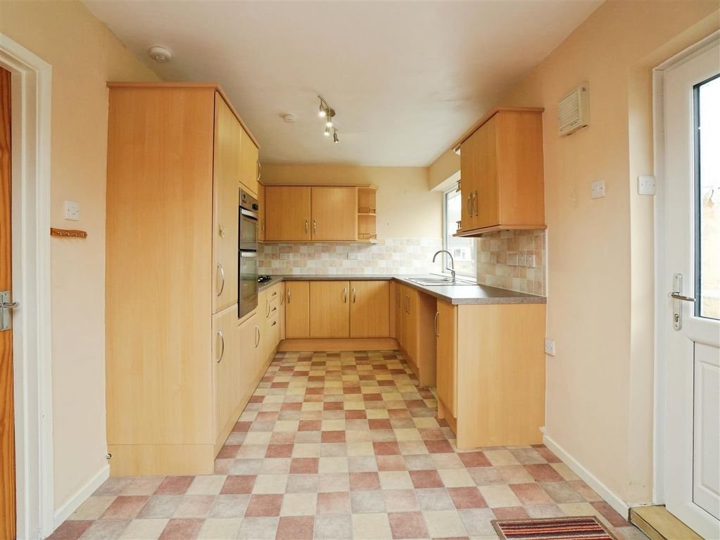 Property photo 3 of 19 Kitchen