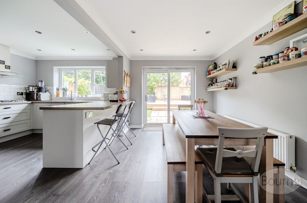 Property photo 3 of 23 45F33693-844c-411...