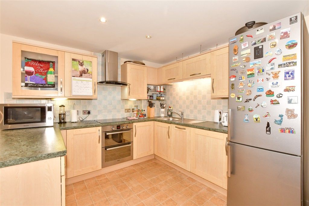 Property photo 3 of 10 Lounge/Kitchen