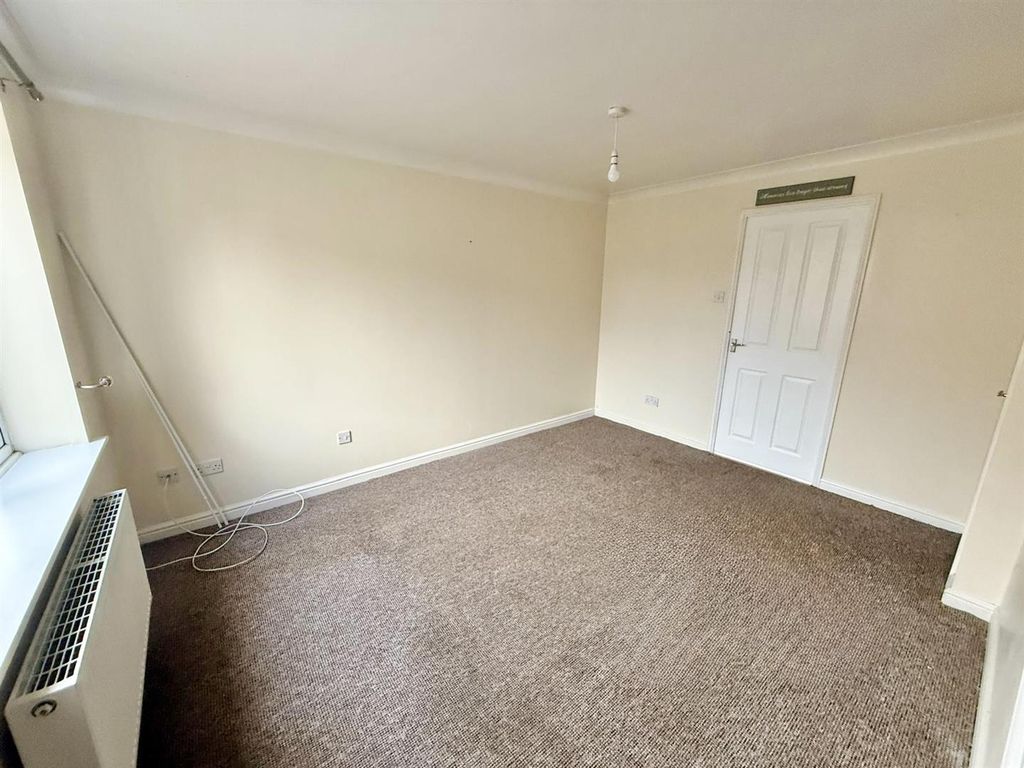 Property photo 3 of 12 E6B48d54-804B-4365-99B5-01B0577E9039.Jpeg