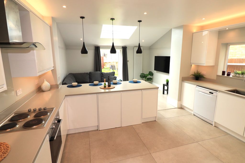 Property photo 3 of 8 Kitchen