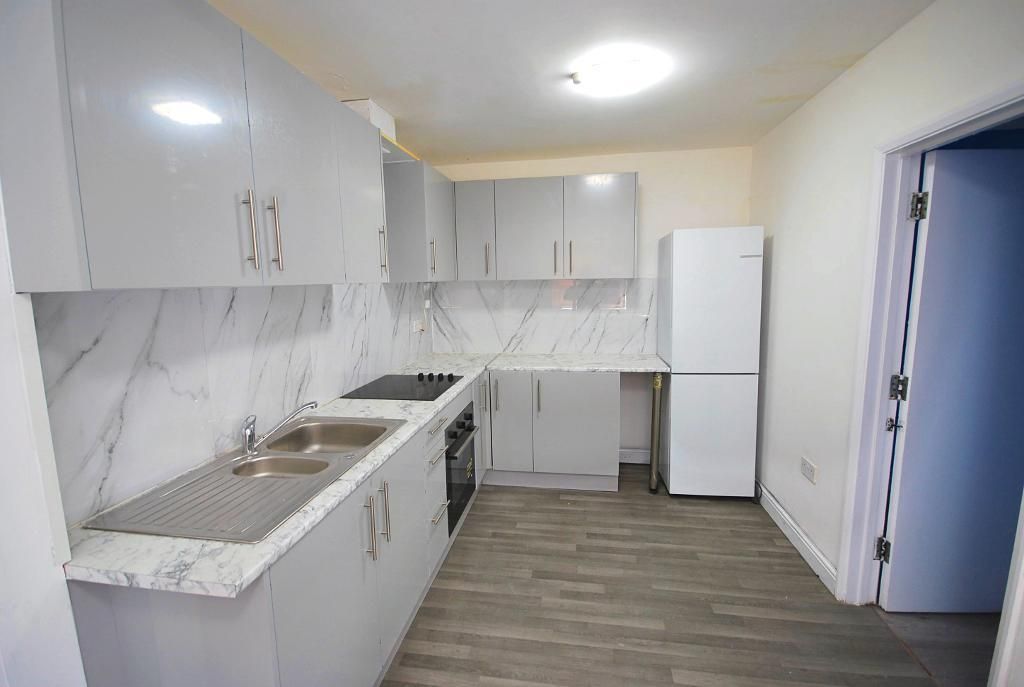 Property photo 1 of 19 Kitchen