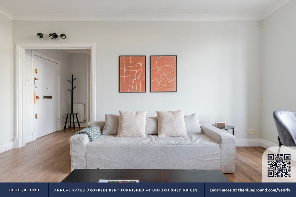 Property photo 3 of 20 Living Room