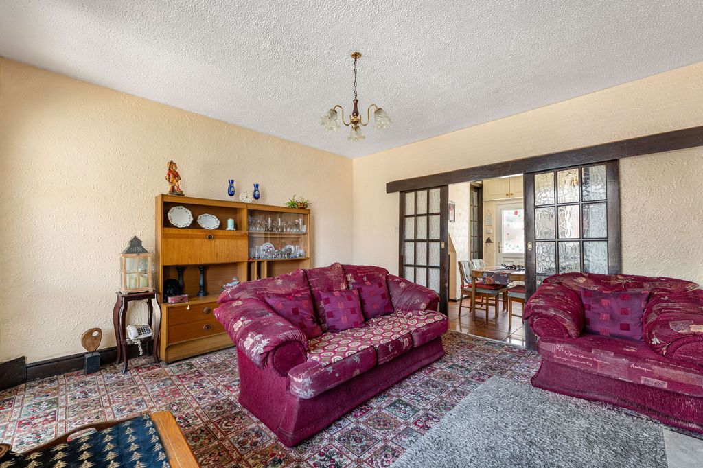 Property photo 2 of 25